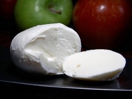 Mozzarella_cheese